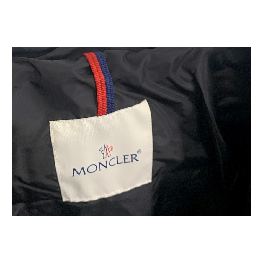 Moncler Cinched-Waist Puffer Jacket with Fur-Trim Hood - Black